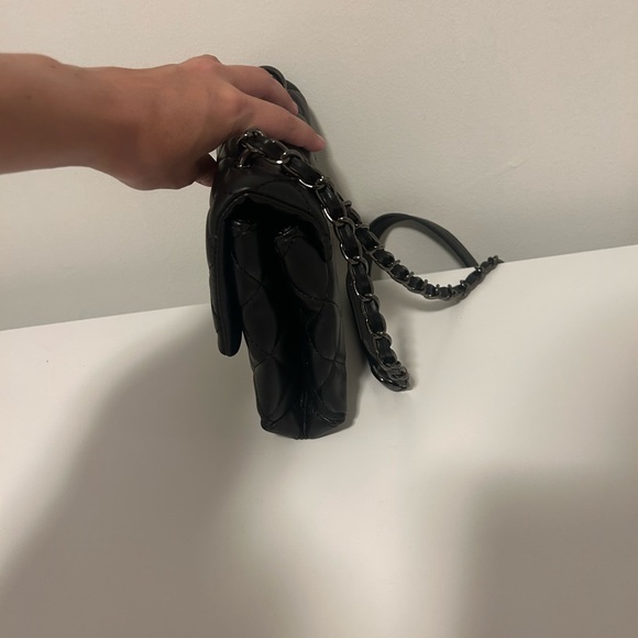 Badgley Mischka Black Quilted Leather Crossbody Bag - Picture 5 of 10